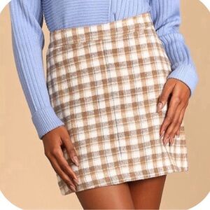 NWOT Lulu’s Mad for Plaid Mini Skirt in Beige. Medium